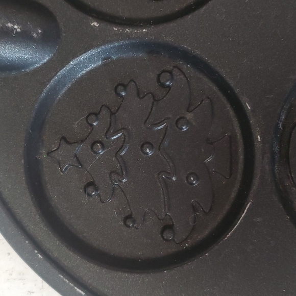 Nordic Ware USA Christmas imprint pancake pan, metal and nonstick surface - Picture 4 of 10